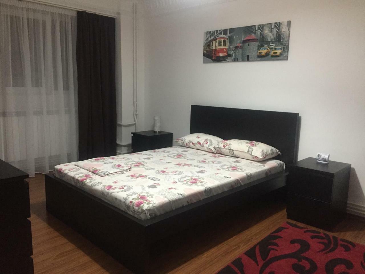 Center Apartment Galaţi Eksteriør billede